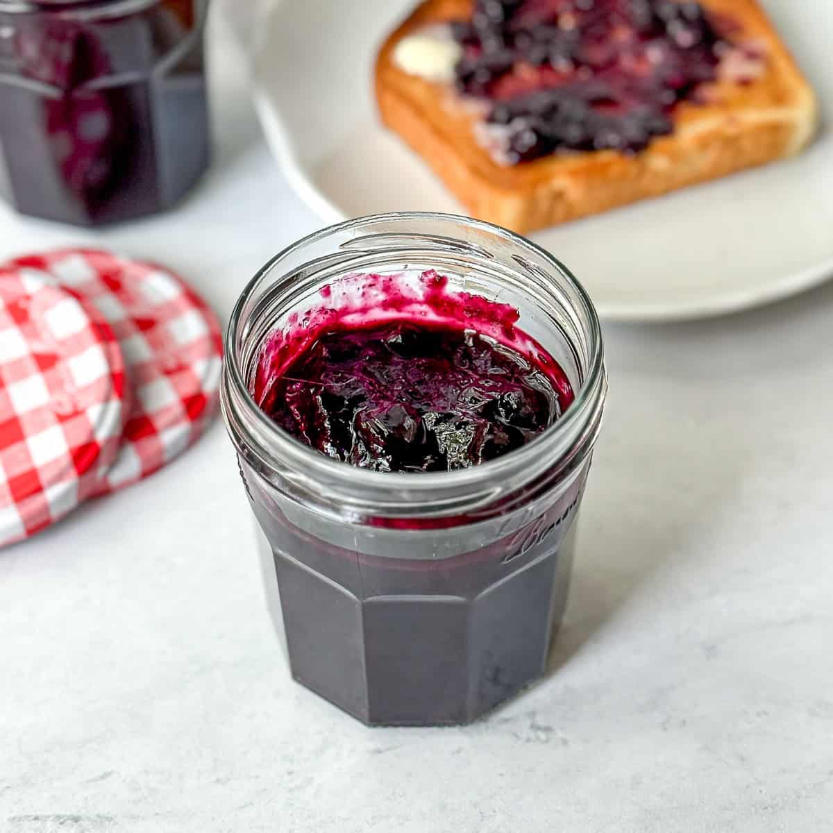 Quick Homemade Blueberry Jam: 30-Minute Stovetop Recipe